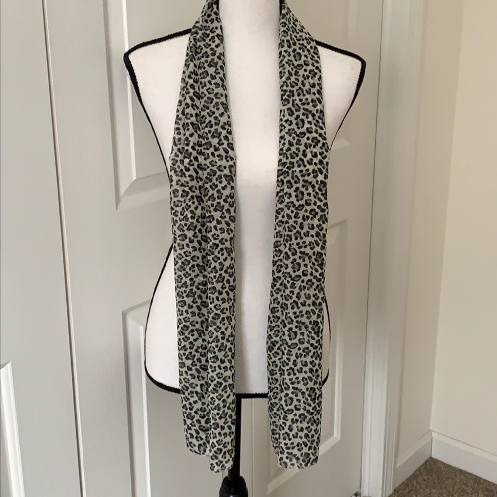 Leopard Print Scarf in Black and White - Picture 3 of 4